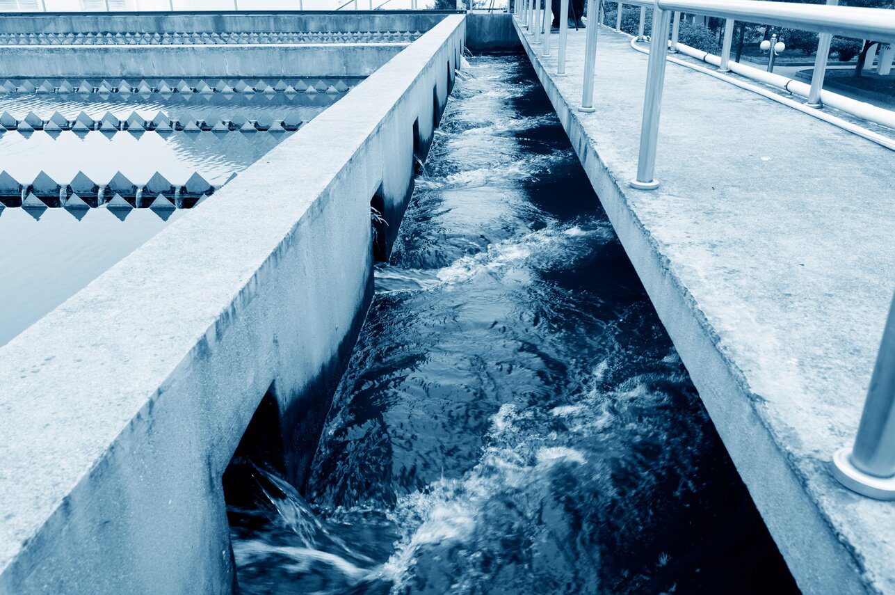 Water treatment clarifier